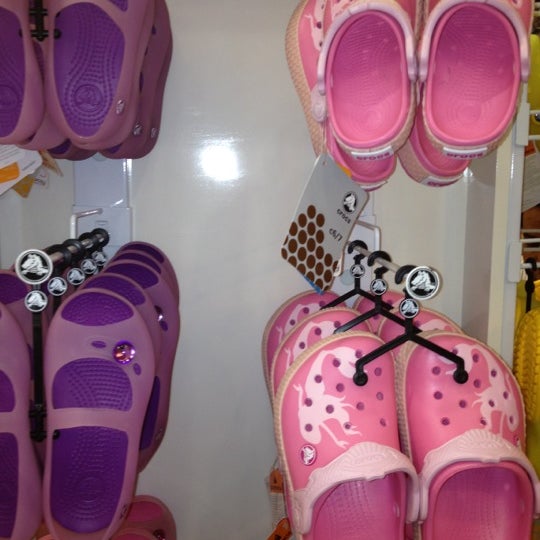 crocs wangsa walk