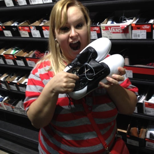 grapevine mills vans