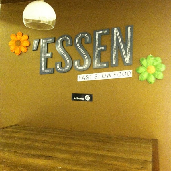 รูปภาพถ่ายที่ Essen Fast Slow Food โดย Bob A. เมื่อ 9/13/2012