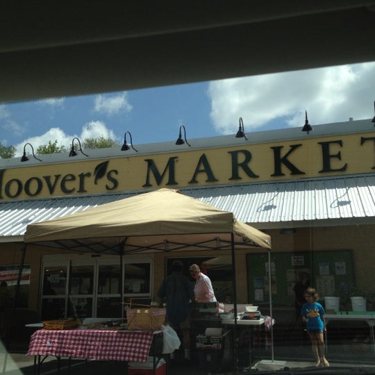 Foto scattata a Hoover&#39;s Market da Jose M. il 4/1/2012