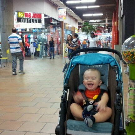 6/23/2012にJuan Carlos G.がÚnico Centro Comercial Outletで撮った写真
