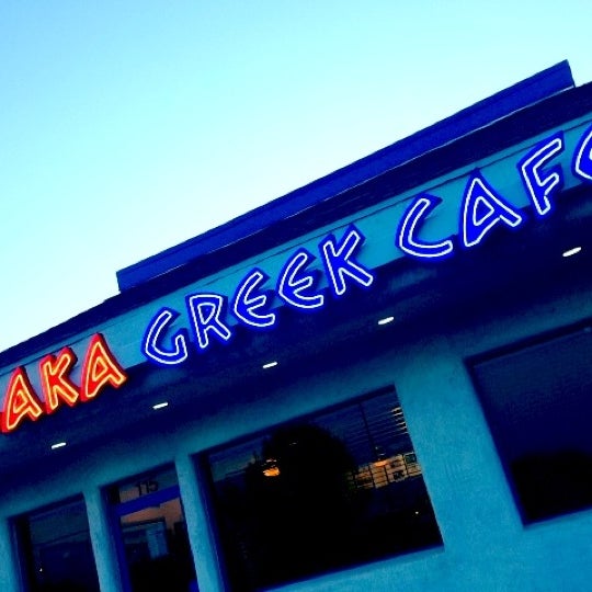 Foto scattata a Plaka Greek Cafe da Brian S. il 7/27/2012