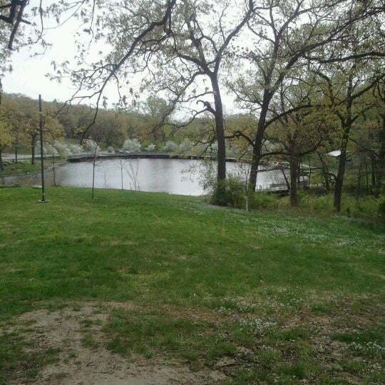 รูปภาพถ่ายที่ Greenwood Park โดย Tim D. เมื่อ 4/5/2012