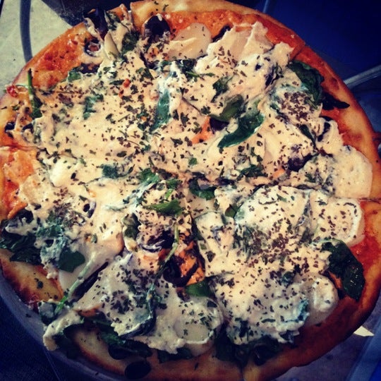 7/1/2012 tarihinde Tara K.ziyaretçi tarafından Pizza Pi'de çekilen fotoğraf