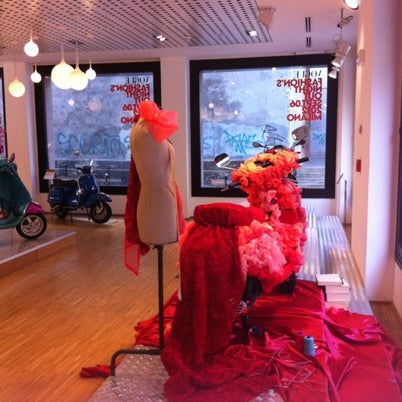 รูปภาพถ่ายที่ Motoplex Milano City Lounge โดย Barbara T. เมื่อ 9/7/2012