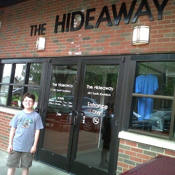 Foto diambil di Hideaway Pizza oleh Nathan P. pada 3/18/2012