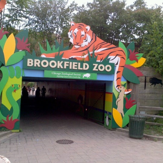 lululemon store hours brookfield zoo