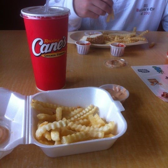 Photo taken at Raising Cane&#39;s Chicken Fingers by Kelly A. on 8/29/2012