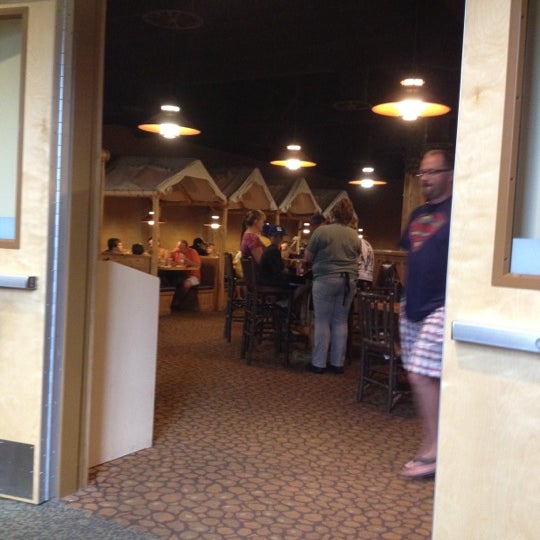 Camp Critter Bar & Grille at Great Wolf Lodge Burger Joint in Centralia