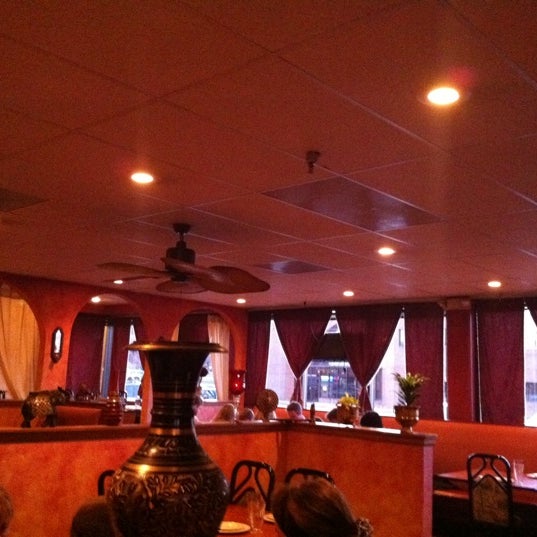 Foto diambil di Tandoori Grill oleh Mario J. pada 3/11/2012