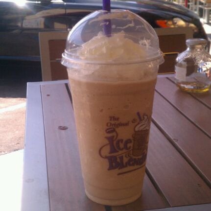 Photo taken at The Coffee Bean &amp; Tea Leaf by chris b. on 4/3/2012