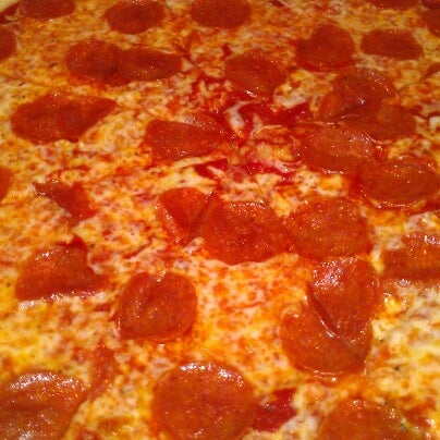 Foto scattata a Mario&#39;s Pizza da Michael C. il 7/21/2012