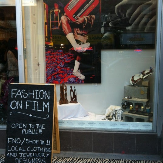 wife-watching-queen-street-toronto-sex-shop