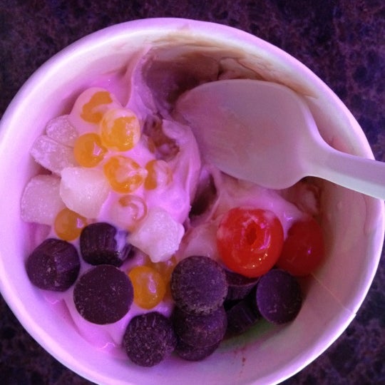 รูปภาพถ่ายที่ Yogertz Frozen Yogurt, Coffee &amp; Espresso โดย El J. เมื่อ 7/7/2012