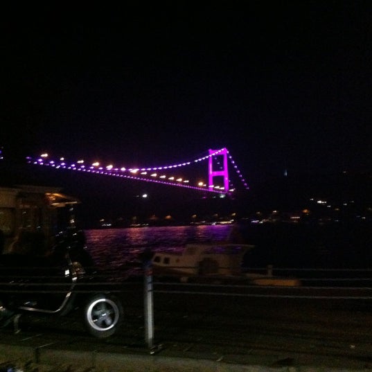 Foto tirada no(a) Bosphorus Lounge por Derya T. em 8/4/2012