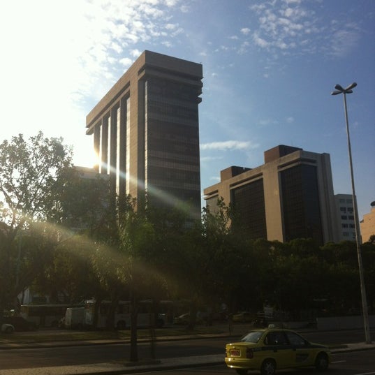Photo taken at Edifício Argentina by Leandro O. on 4/24/2012