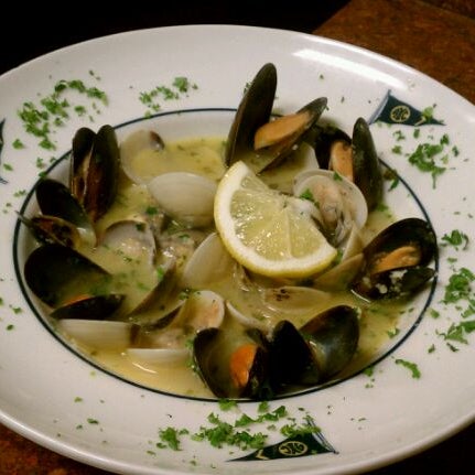 Cozze e Vongole: clams & mussels in a white wine sauce