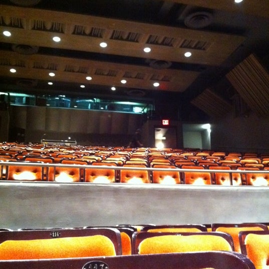 2/22/2012にVictor C.がFlorence Gould Hallで撮った写真
