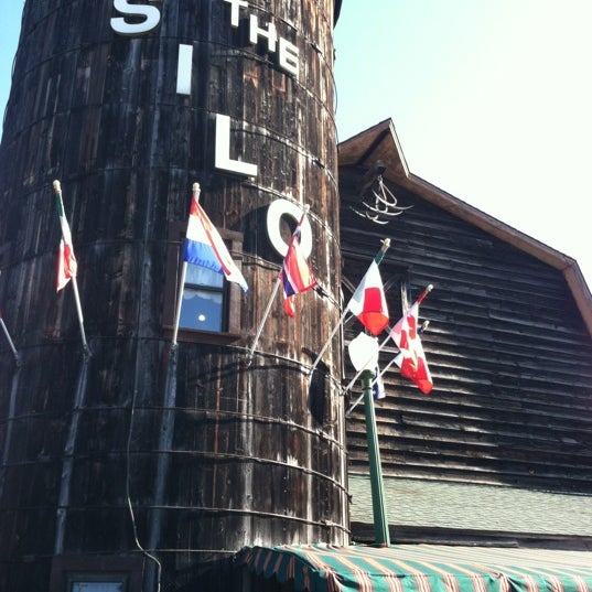 Foto tirada no(a) The Silo Restaurant and Country Store por Dan S. em 7/25/2012