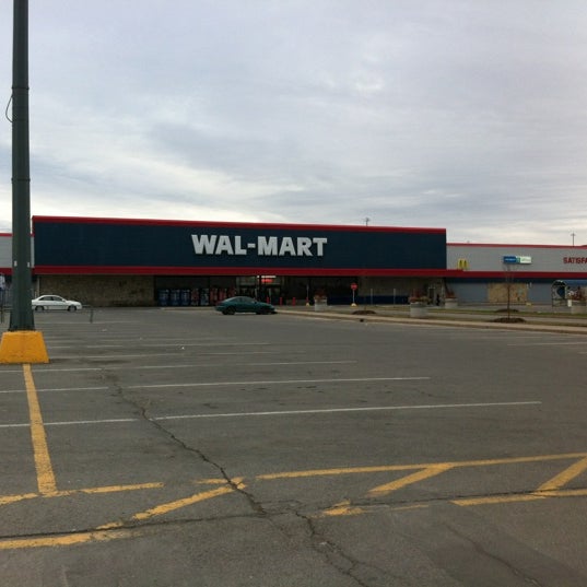 Photos at Walmart (Now Closed) Chomedey Centre Laval