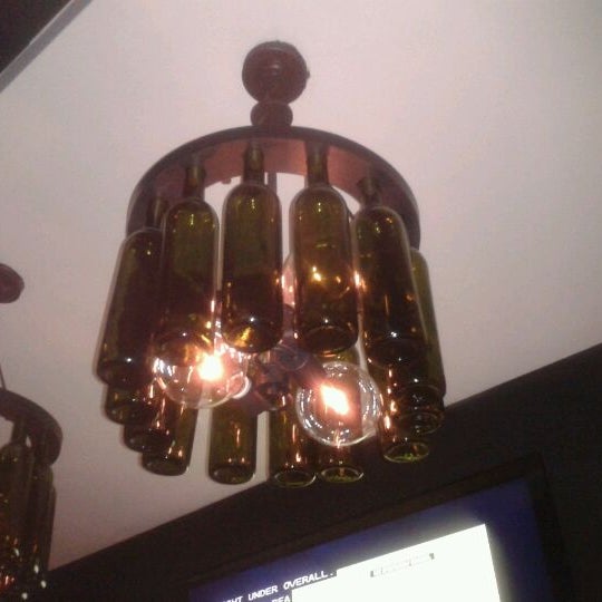 Foto diambil di Sangria&#39;s Bar / Grill / Lounge oleh Andrea C. pada 3/18/2012