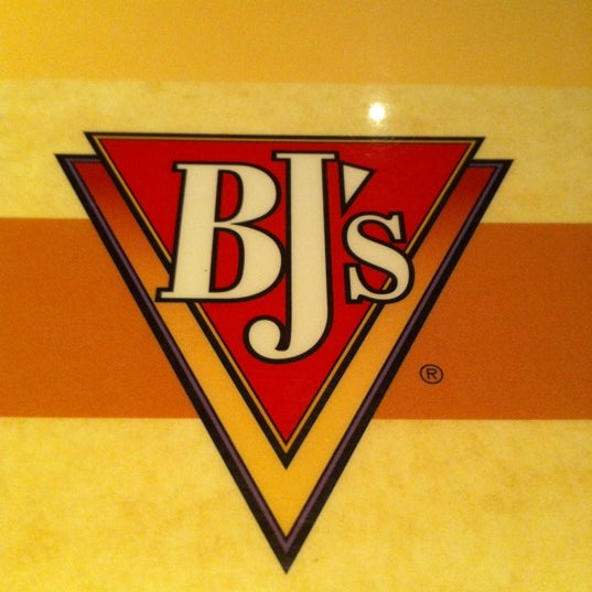 Photo taken at BJ&#39;s Restaurant &amp; Brewhouse by Eric J. on 2/17/2012