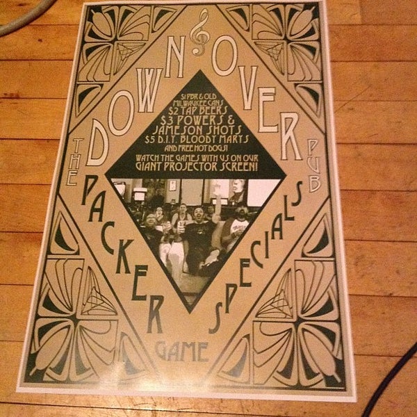 Foto tirada no(a) The Down &amp; Over Pub por Christophor R. em 9/7/2012