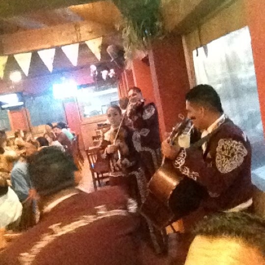 7/31/2012 tarihinde MariachiAlziyaretçi tarafından Teotihuacan Mexican Cafe'de çekilen fotoğraf