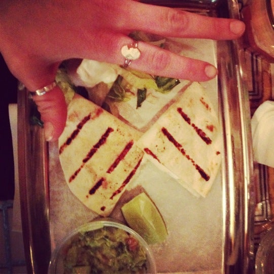 5/5/2012 tarihinde Lauren D.ziyaretçi tarafından Burrito Loco'de çekilen fotoğraf