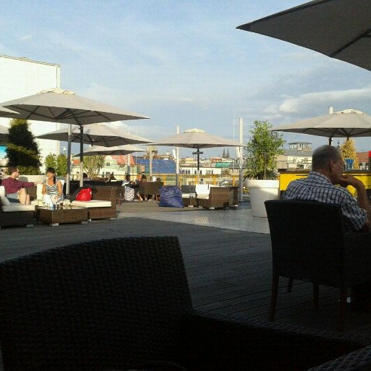 6/9/2012 tarihinde Ivča H.ziyaretçi tarafından Bohe(my)a Lounge &amp; Grill Bar'de çekilen fotoğraf