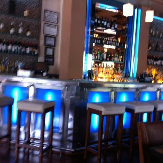 Das Foto wurde bei Chocolat Restaurant &amp; Bar von James W. am 4/15/2012 aufgenommen