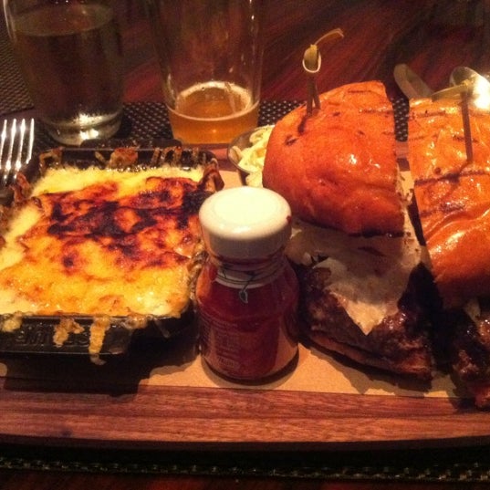 รูปภาพถ่ายที่ BLT Steak โดย Elias S. เมื่อ 3/4/2012