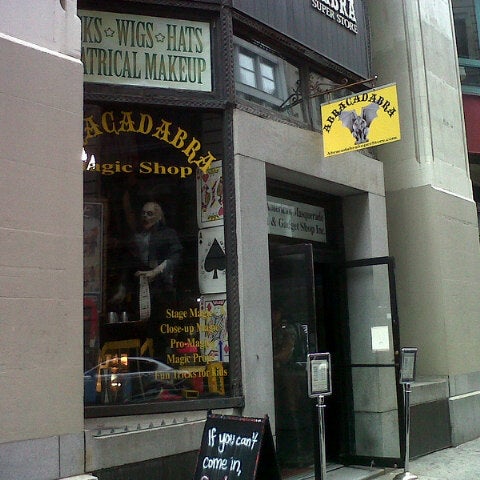 Foto scattata a Abracadabra NYC da Ric K. il 8/21/2012