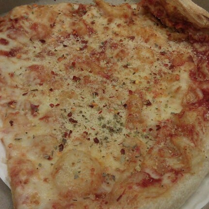 7/15/2012にPhil R.がKouzina Angelinas Pizzeria - Shaw DCで撮った写真