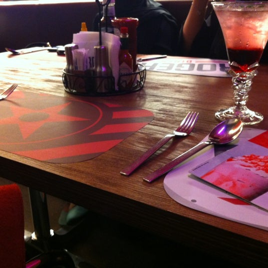 7/4/2012にShahad B.がRoger&#39;s Dinerで撮った写真