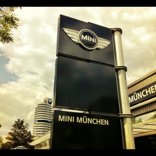 Photo prise au MINI München par Angie S. le5/28/2012
