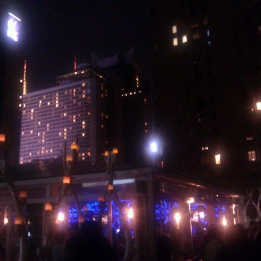 Foto tirada no(a) XVI Lounge NYC por Josh em 8/4/2012