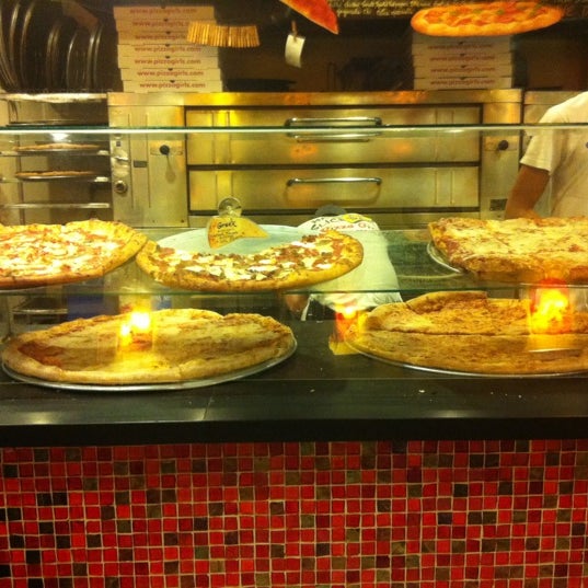 Foto diambil di Pizza Girls WPB oleh Dawn pada 2/26/2012