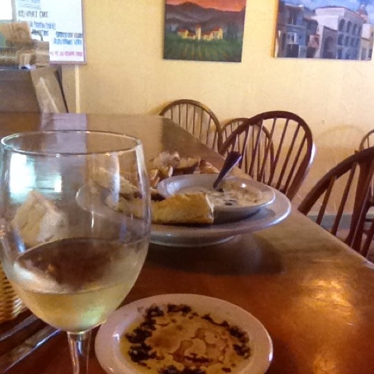 9/6/2012 tarihinde Elonzo K.ziyaretçi tarafından Bambinos Cafe on Delmar'de çekilen fotoğraf