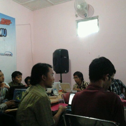 Foto diambil di Rumah Blogger Indonesia oleh Dimas S. pada 6/2/2012