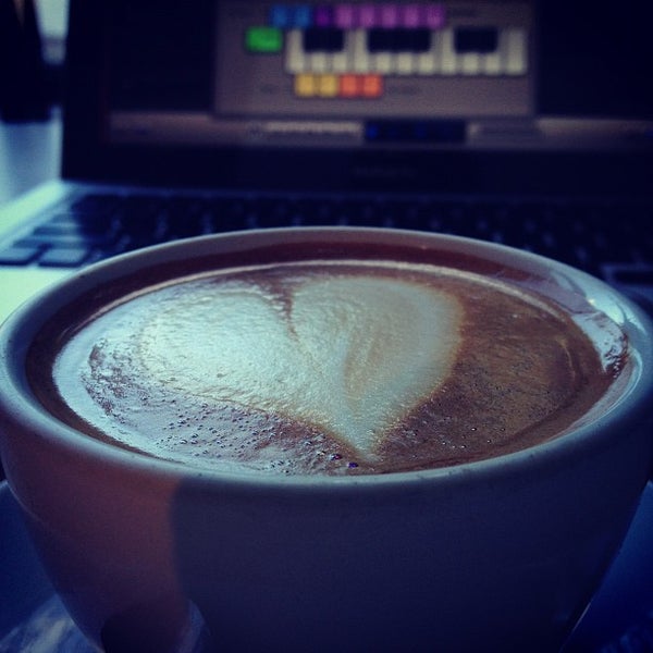 4/30/2012にAndrew L.がVolta Coffee, Tea &amp; Chocolateで撮った写真