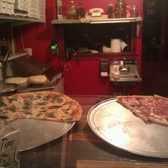 Photo prise au South Brooklyn Pizza par David Z. le6/4/2012