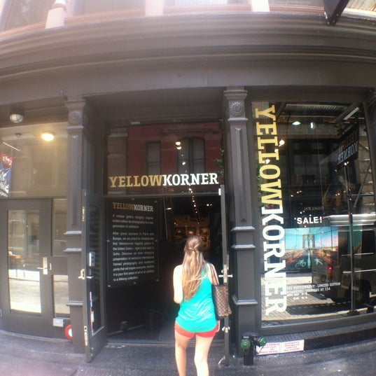 Photo prise au Yellowkorner Gallery par Juan Carlos T. le7/30/2012