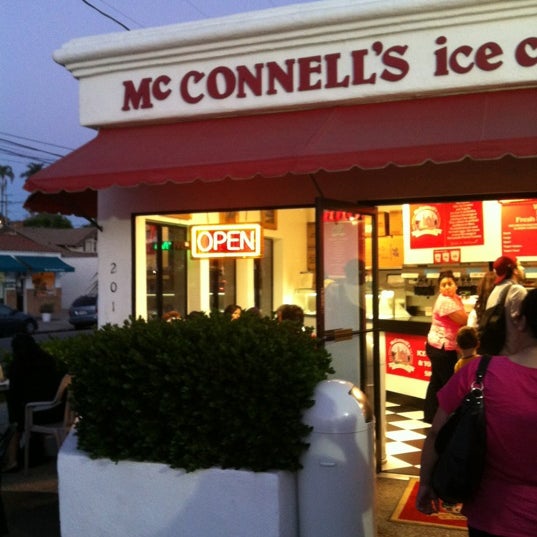 Photo taken at Mission Street Ice Cream and Yogurt - Featuring McConnell&#39;s Fine Ice Creams by Jeremy S. on 9/3/2012
