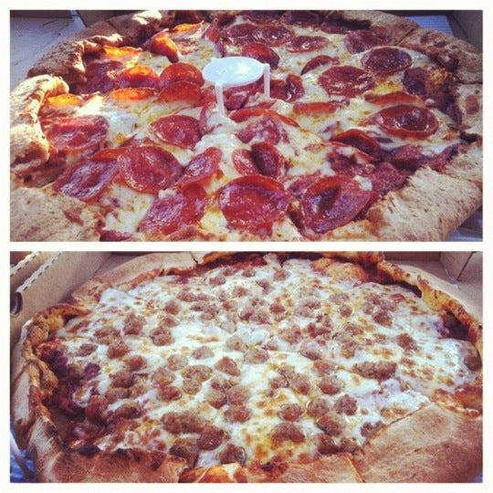 5/6/2012にCrystal C.がWoodstock&#39;s Pizzaで撮った写真