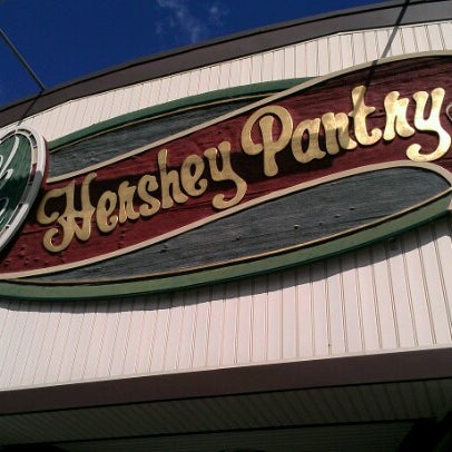 รูปภาพถ่ายที่ The Hershey Pantry โดย Melissa A. เมื่อ 8/18/2012