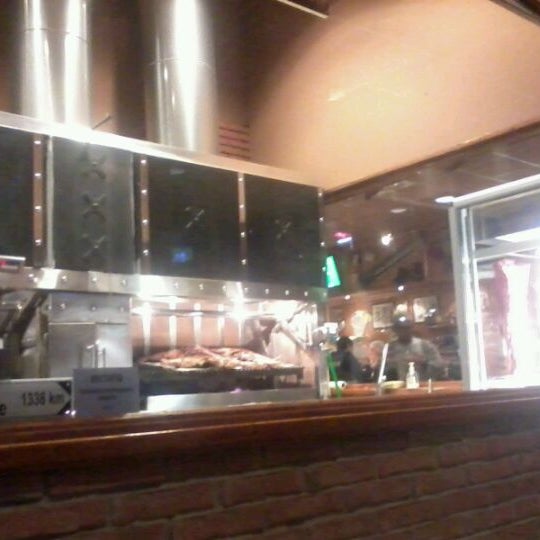 3/24/2012 tarihinde Danilo P.ziyaretçi tarafından Pepperone Restaurant &amp; Sports Café'de çekilen fotoğraf