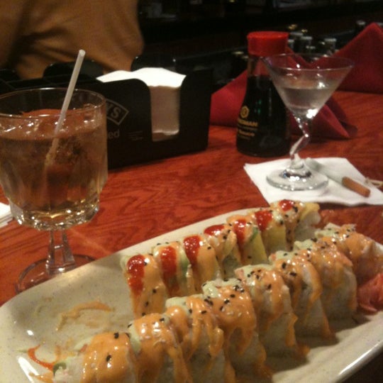รูปภาพถ่ายที่ Mikata Japanese Steakhouse &amp; Sushi Bar โดย Crystal M. เมื่อ 4/15/2012