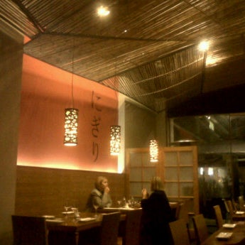 Foto diambil di Nigiri Sushi Bar oleh Francisco B. pada 5/3/2012