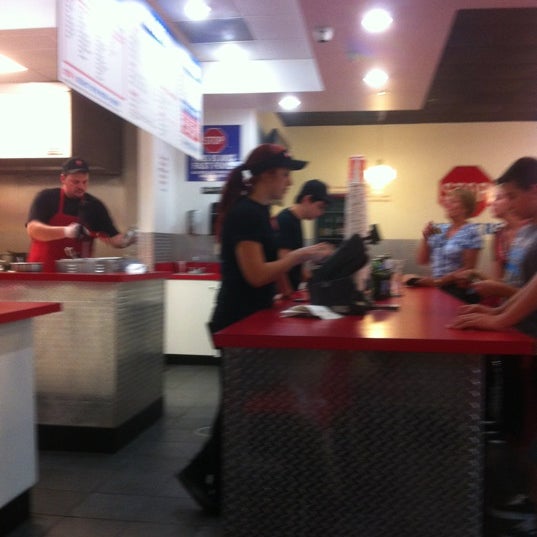 3/11/2012에 Luis L.님이 Burger Zone에서 찍은 사진